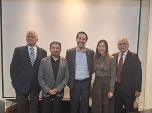 Socio expone sobre lenguaje y edadismo en foro internacional en Colombia