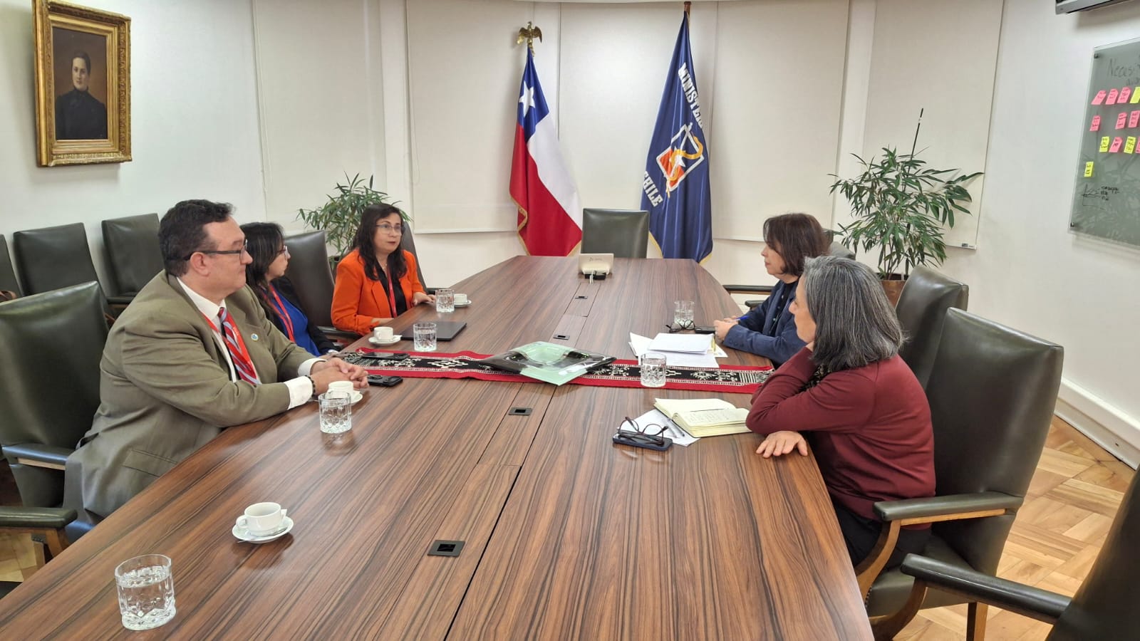 Presidenta de la SGGCh se reúne con la Ministra de Salud
