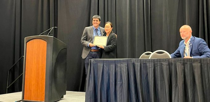 Socio recibe premio a la trayectoria como investigador joven en Delirium